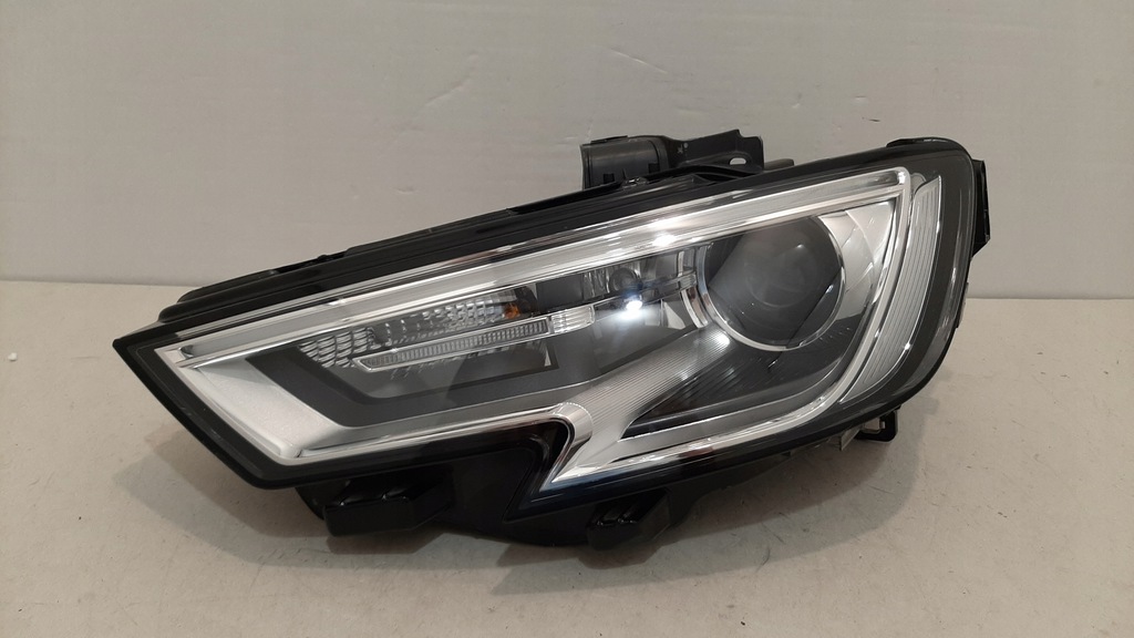 audi a3 lift bi xenon 8v0941005e (#)