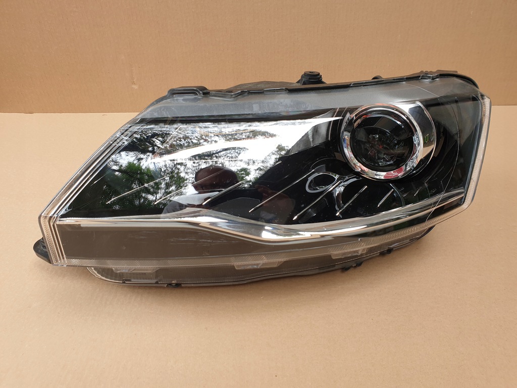 skoda rapid bi xénon lift 5jb941015c izq. faro  (#)