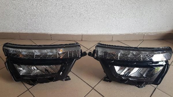 skoda kamiq full led faro frente der.. delantero (#)