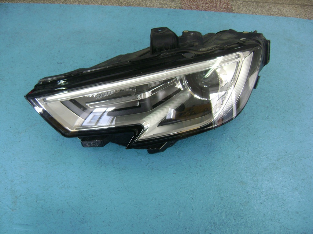  faro delantero izq. audi a3 8v0941005e (#)