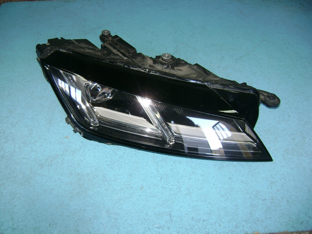  faro der.. audi tt 8s0941036b (#)