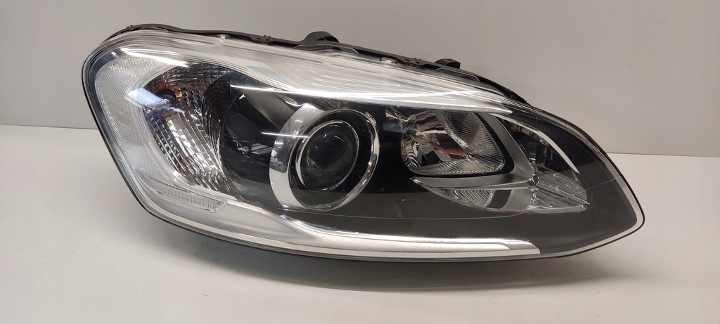 volvo xc60 lift faro der.. xénon (#)