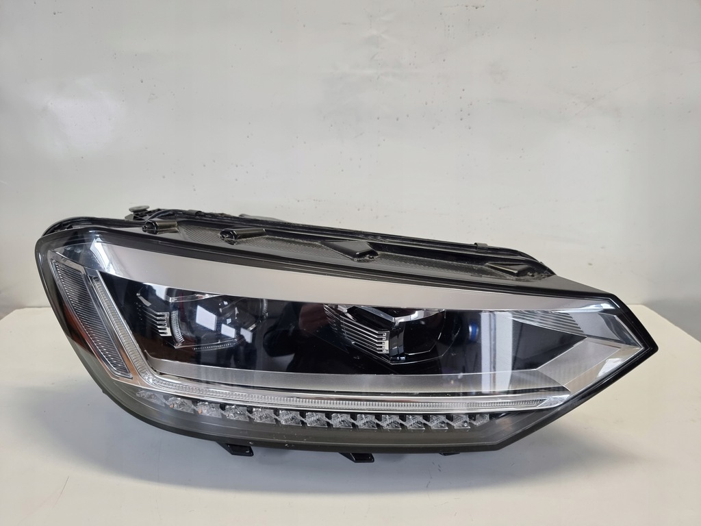 vw touran 5ta faro der.. full led (#)