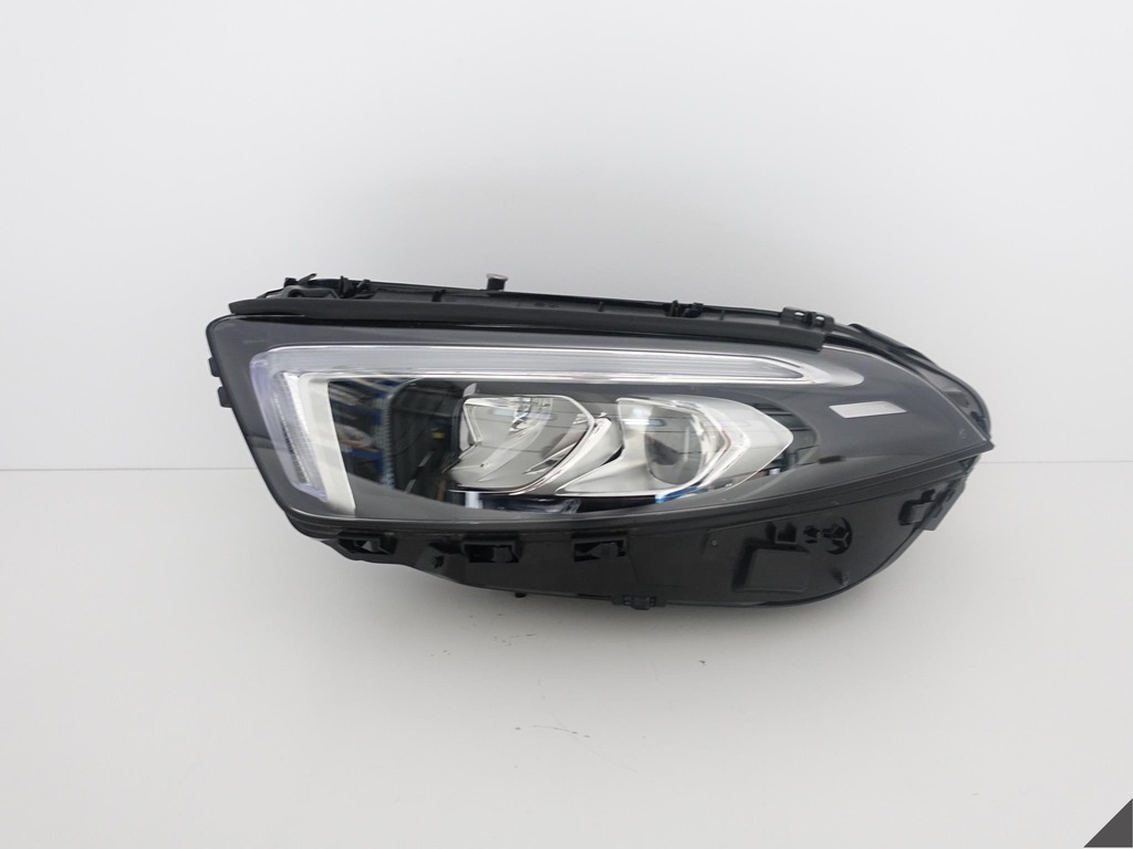 mercdes a clase w177 18 full led performance izq. (#)