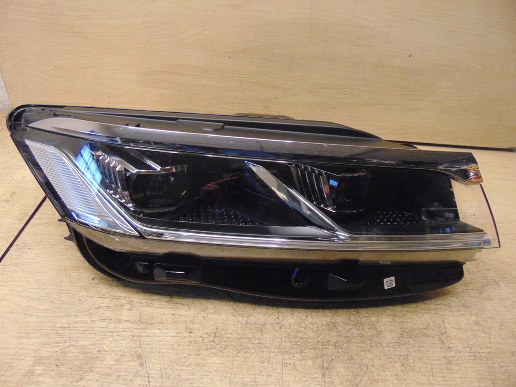  faro der.. delantero cristal vw touareg 761941036 euro (#)