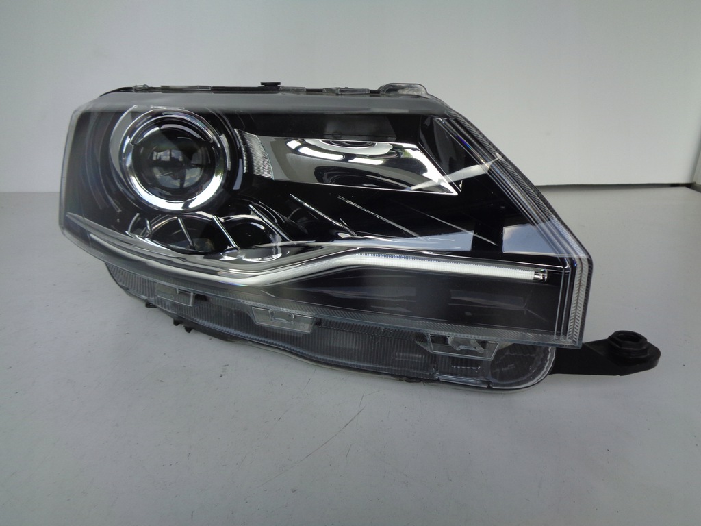  faro der.. skoda rapid 5jb 16 lift xénon led (#)