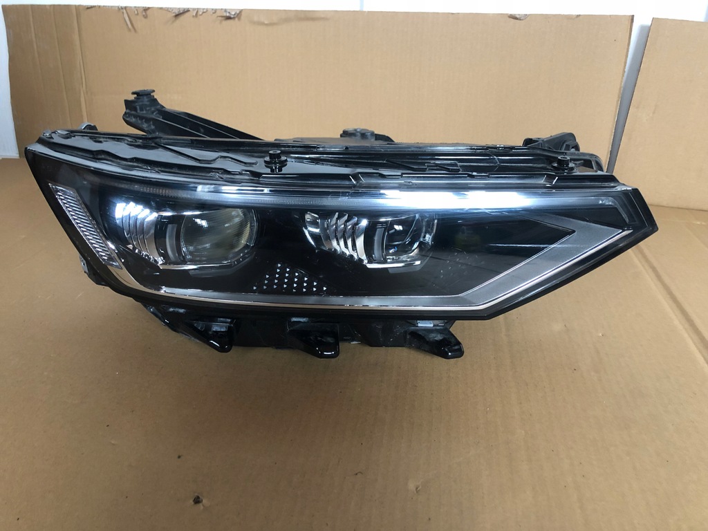 vw passat b8 lift faro full led der.. estado perfecto (#)
