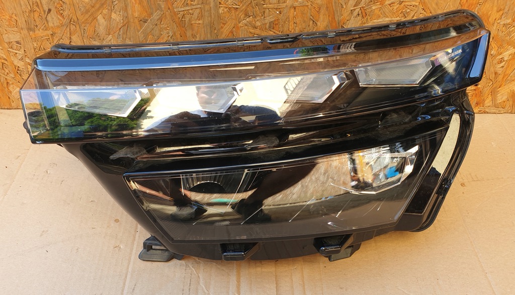 skoda kamiq 658941015b faro full led izq. (#)