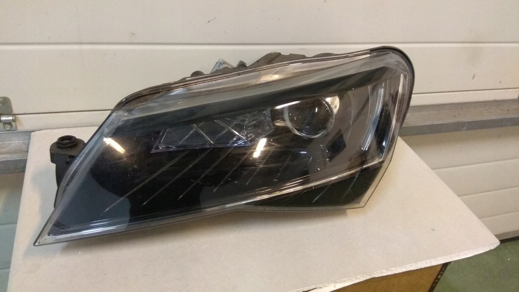  faro skoda superb iii izq. delantero (#)