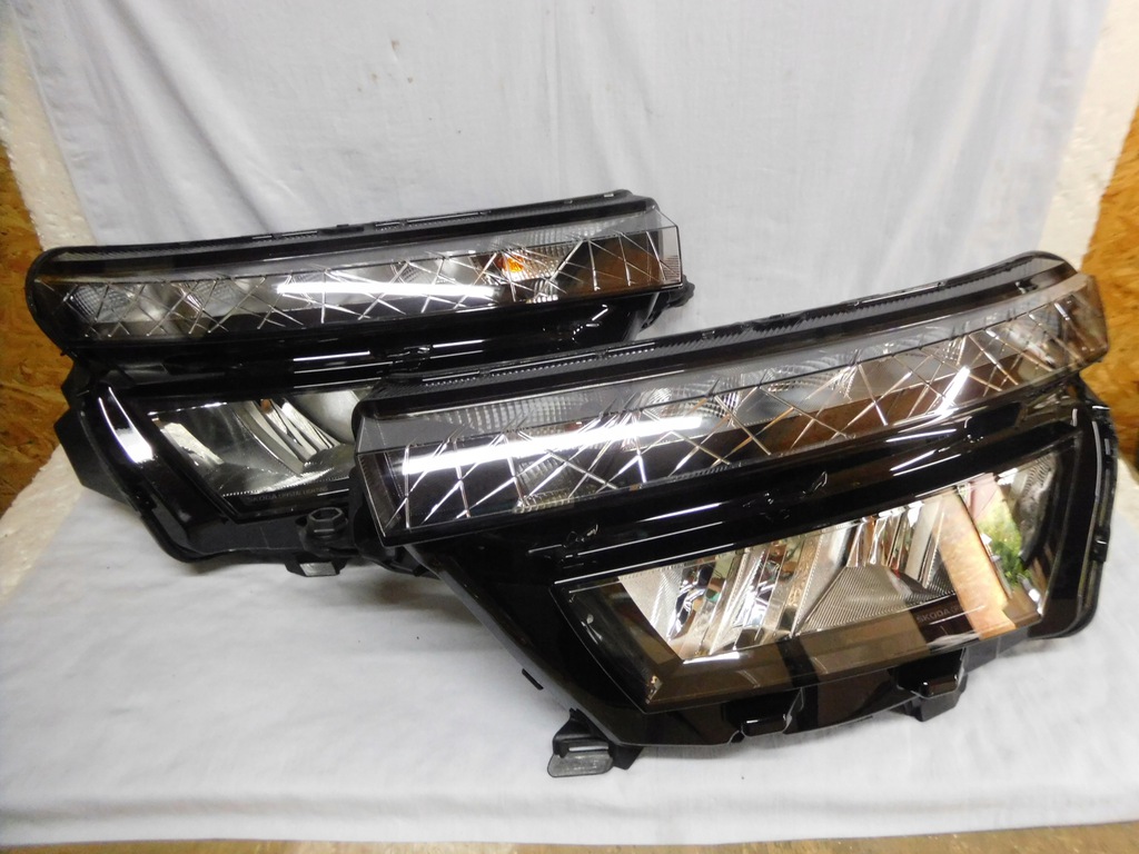 der.. izq. skoda kamiq led compl europa (#)