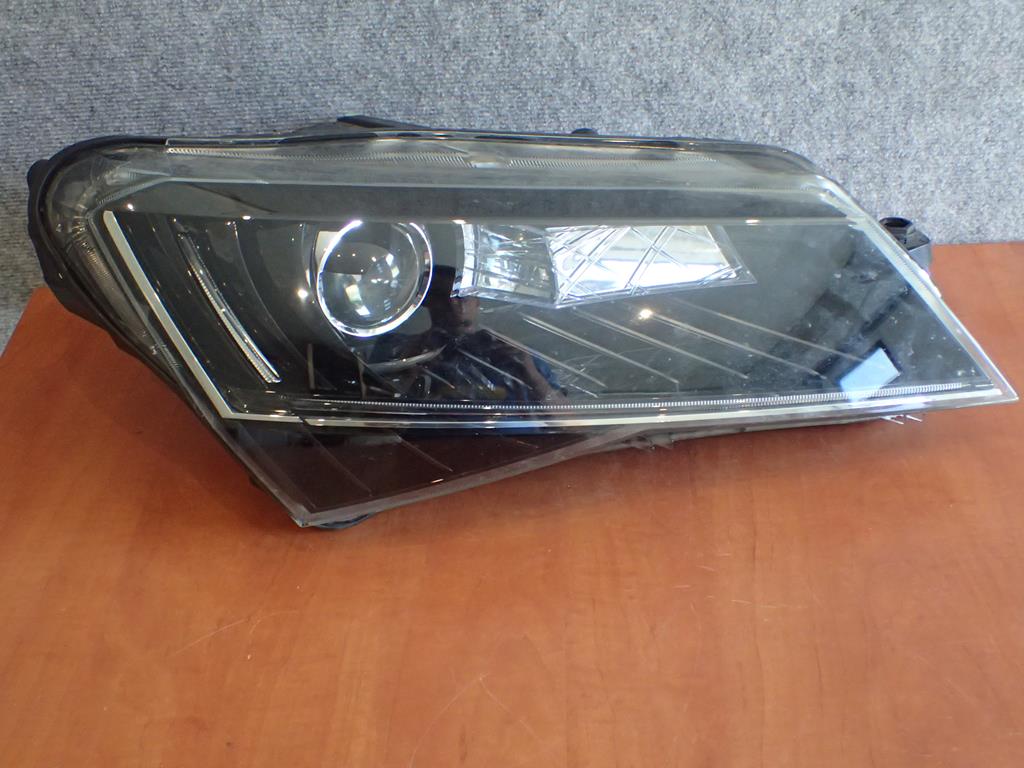  faro delantero der.. skoda superb iii bi xen (#)
