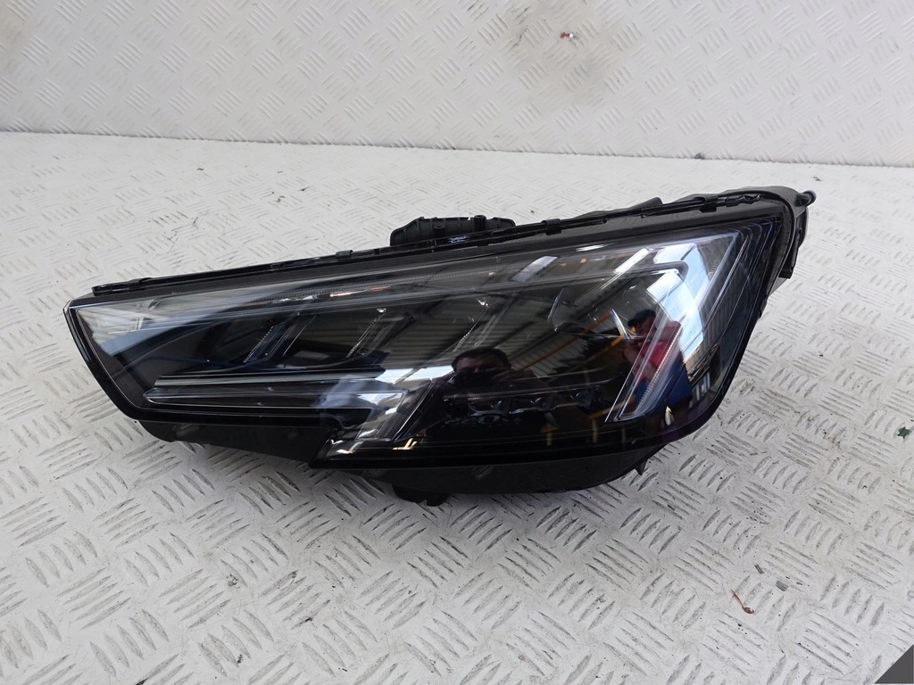 audi rs4 a4 8w0 b9 16 matrix full led izq. oscura (#)