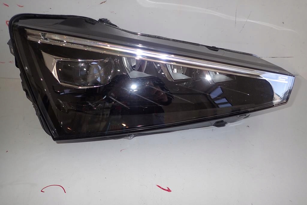  faro delantero der.. skoda scala full led (#)