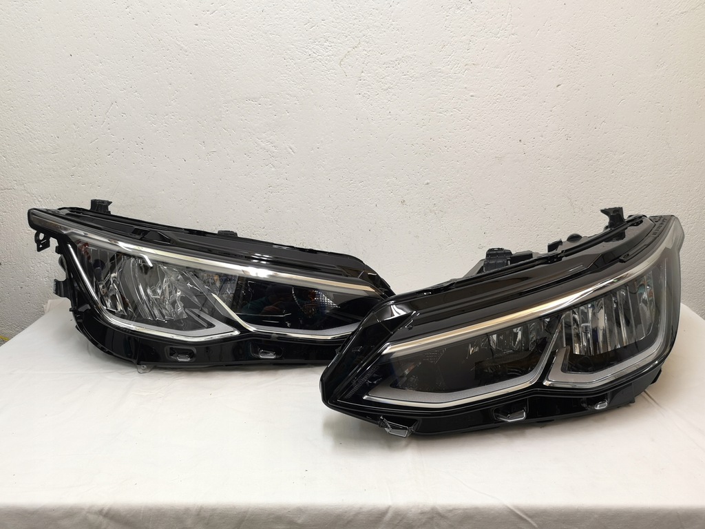 vw golf viii  izq.   der..  full led 100% europa (#)