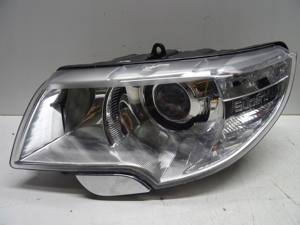 skoda superb 3t0 faro izq. 3t1941017e (#)