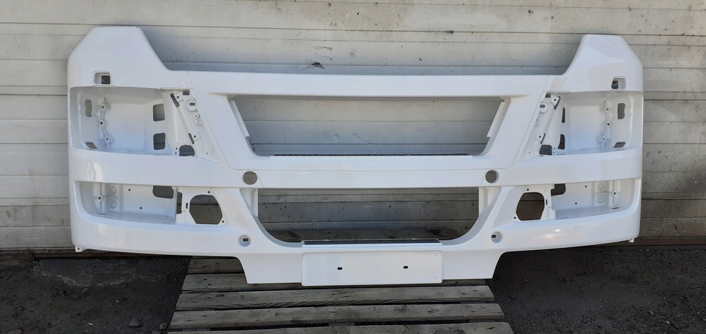 man tgx parachoque paragolpes bialy 9010 cena 1600zl ($)