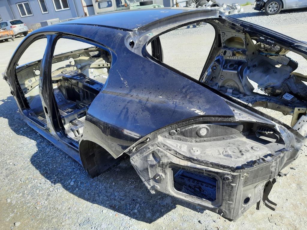 panamera 970 corte aleta trasero izq.  ($)