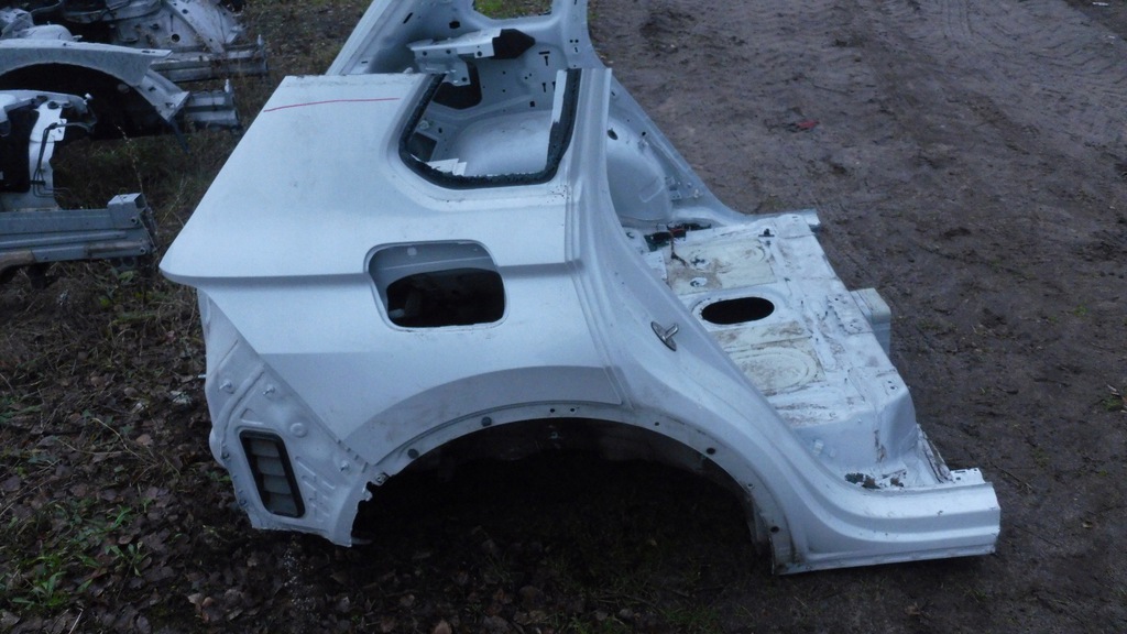 tiguan 2 ii 5na umbral trasero aleta trasero der. 16  ($)