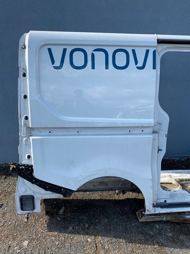 vivaro b trafic iii aleta der. lado corte trasero ($)