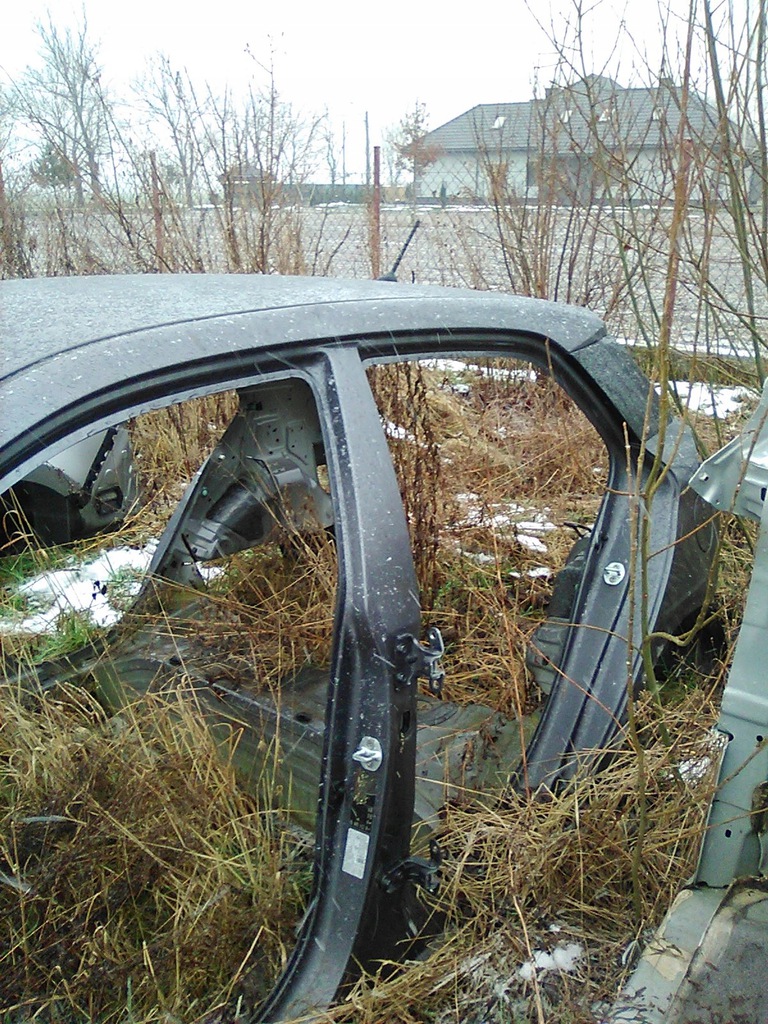 hiundai i20 trasero con techo trasero corte izq.  der.  ($)