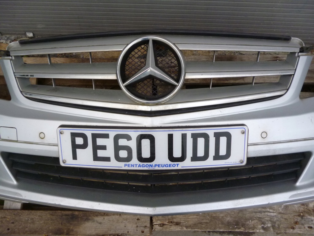mercedes w204 parachoque paragolpes delantero srebrny calandra pdc 775 ($)
