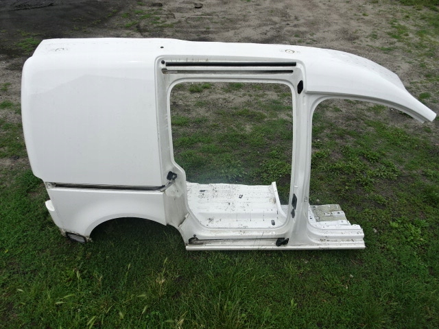 corte aleta lado der. trasero caddy 15 19r ($)