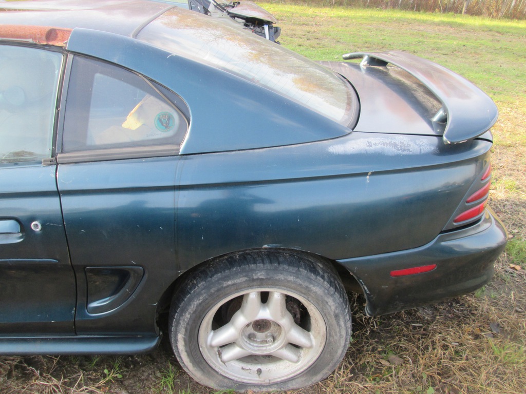 aleta izq.  trasero corte ford mustang iv 93 99 gt ($)