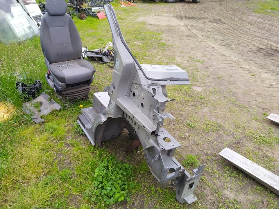 trafic iii vivaro corte der.  ($)