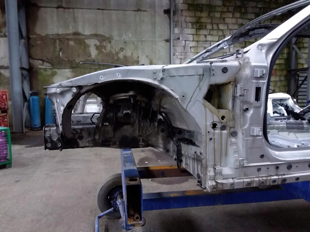 bmw 7 f02 larguero izq.  delantero ściana der.  a72 ($)