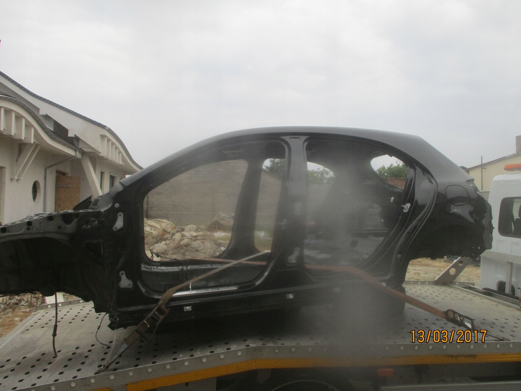 larguero corte umbral izq.  mercedes w176 ($)