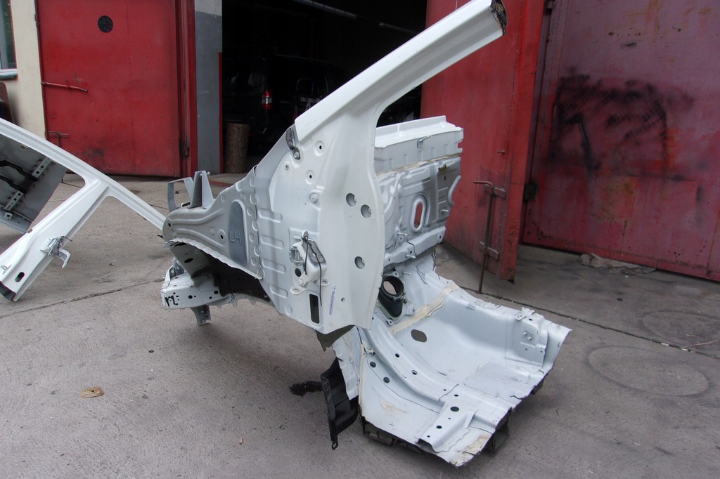 murano con 52 corte delantero izq.  larguero ($)