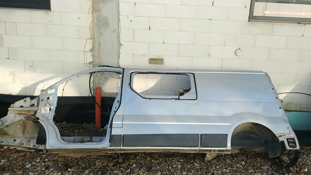 trafic vivaro 01  corte chapado lado izq.  long ($)