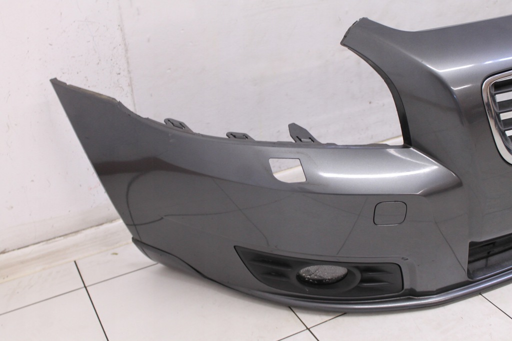parachoque paragolpes delantero delantero calandra volvo v50 lift 07  455 ($)