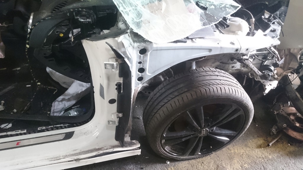 audi a3 8v delantal podluznica corte 14r der.  ($)