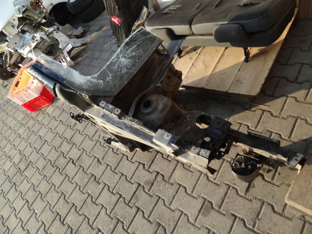 dacia lodgy dokker 2013 podluznica parte delantera der.  ($)