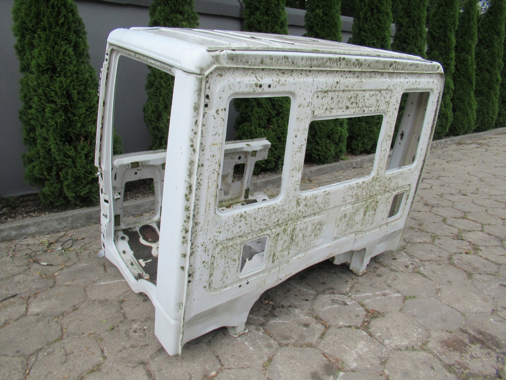 iveco eurocargo 08 15 corte cabina izq.  trasero ($)