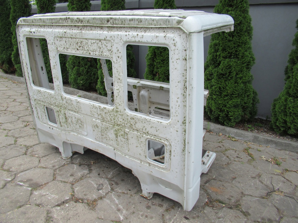 iveco eurocargo 08 15 corte cabina der. trasero ($)