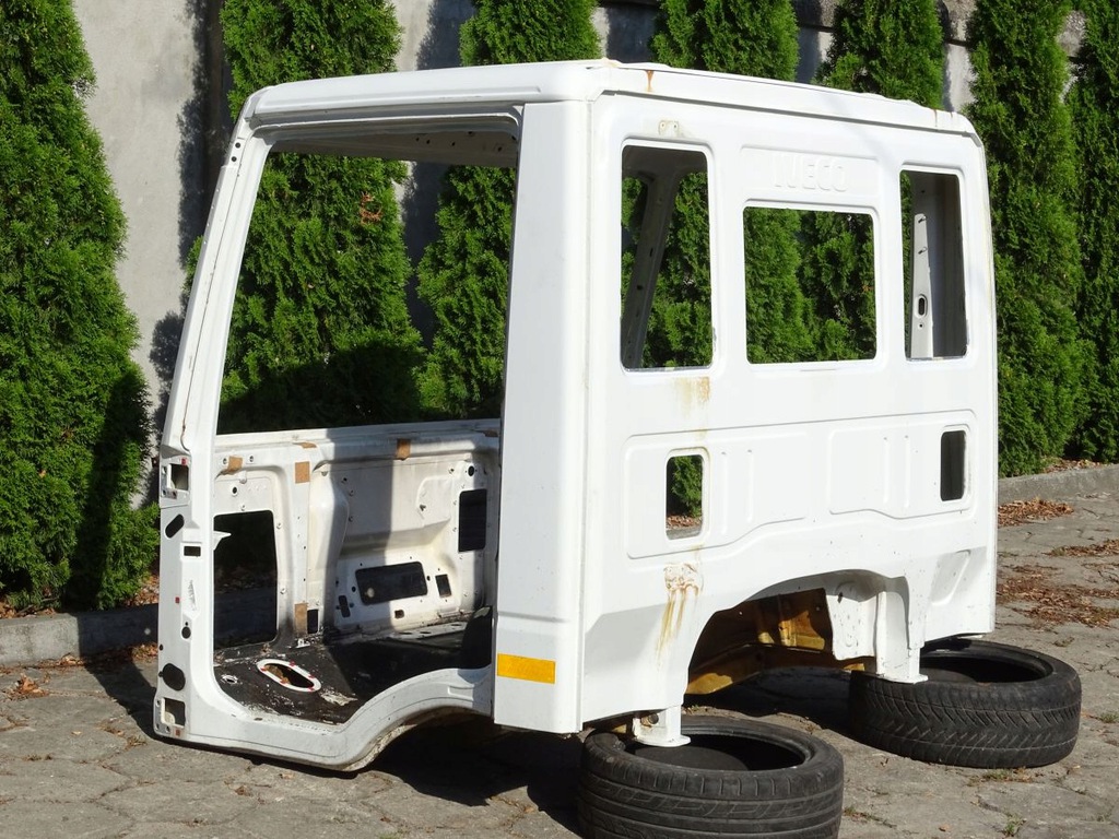iveco eurocargo iii 08 15 corte izq.  trasero ($)