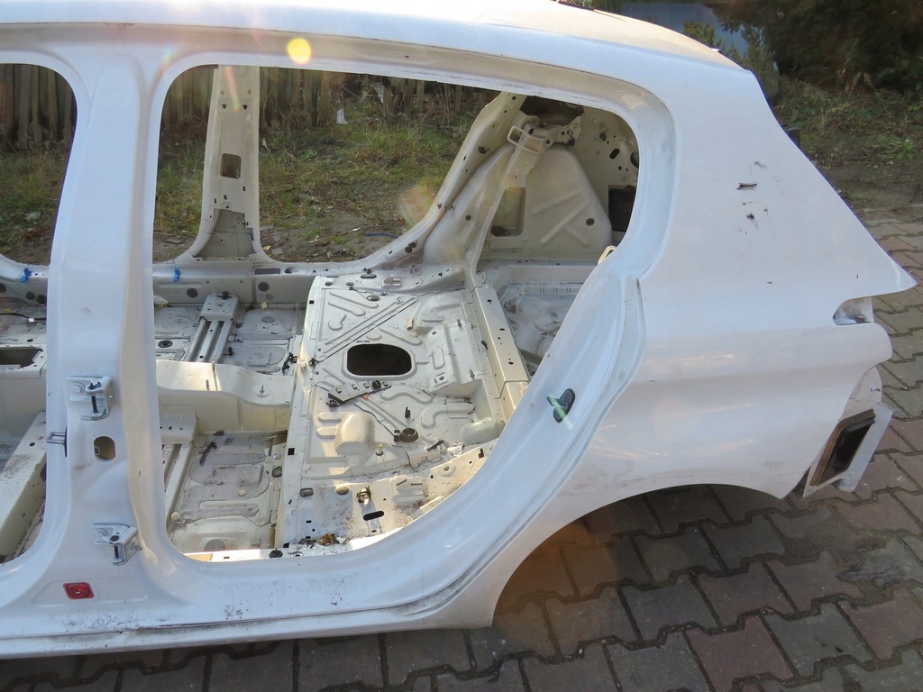 corte aleta izq.  trasero hb peugeot 308 t9 ($)