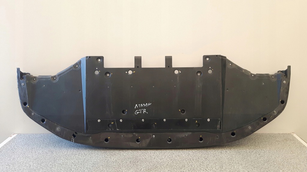 cubierta pod parachoque paragolpes nissan gtr gt r hokej ($)