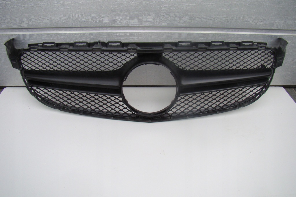 calandra mercedes c clase 63 amg 205 ladny ($)