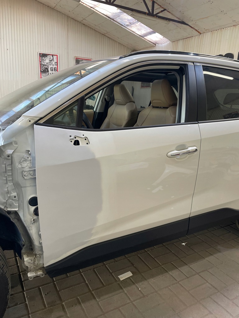 puertas izq.  delantero toyota rav 4 v 19 21r perła 070 ($)