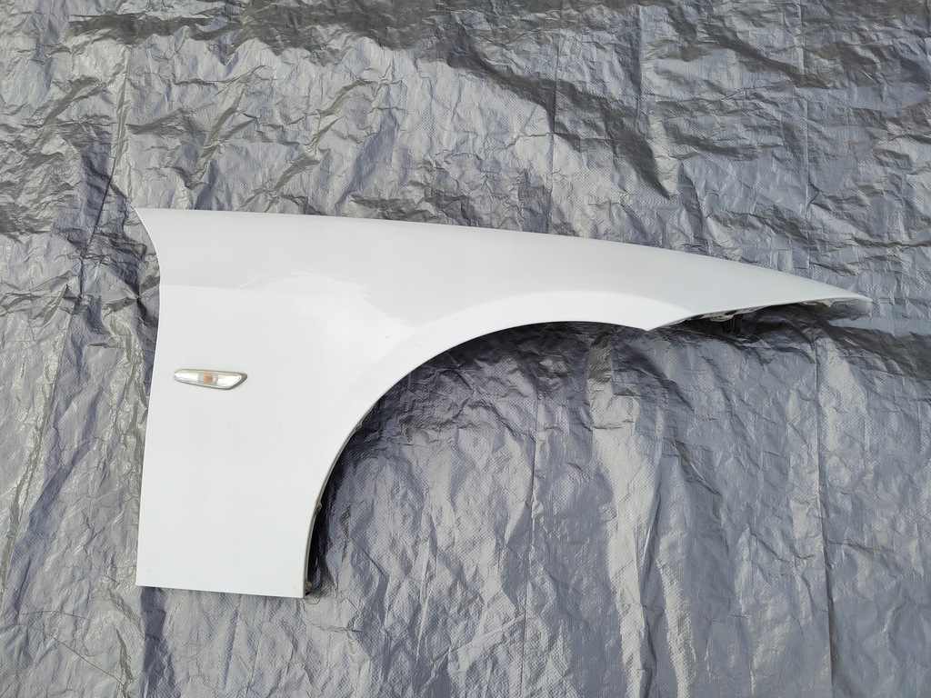 aleta der. delantero bmw e90 lift 300 alpinweiss ($)