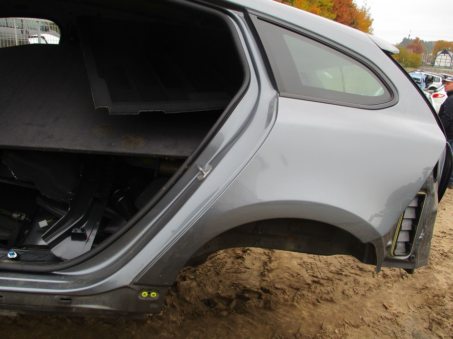 volvo v60 lift aleta corte trasero derecha/izquierda 714 ($)