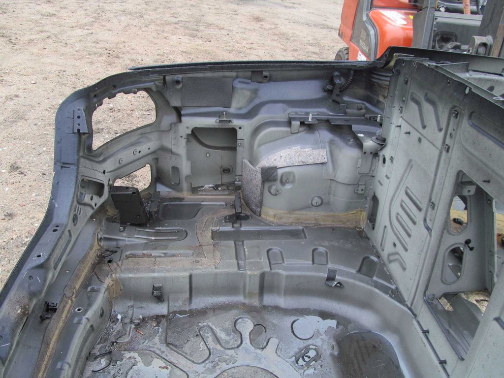 volvo c70 06 13 corte aleta trasero izq.  467 26 ($)