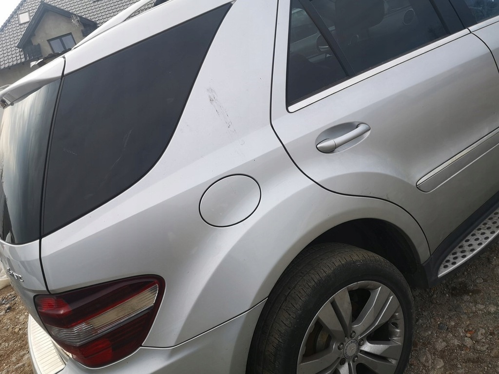 corte aleta der. trasero ml w164 lift c775 ($)