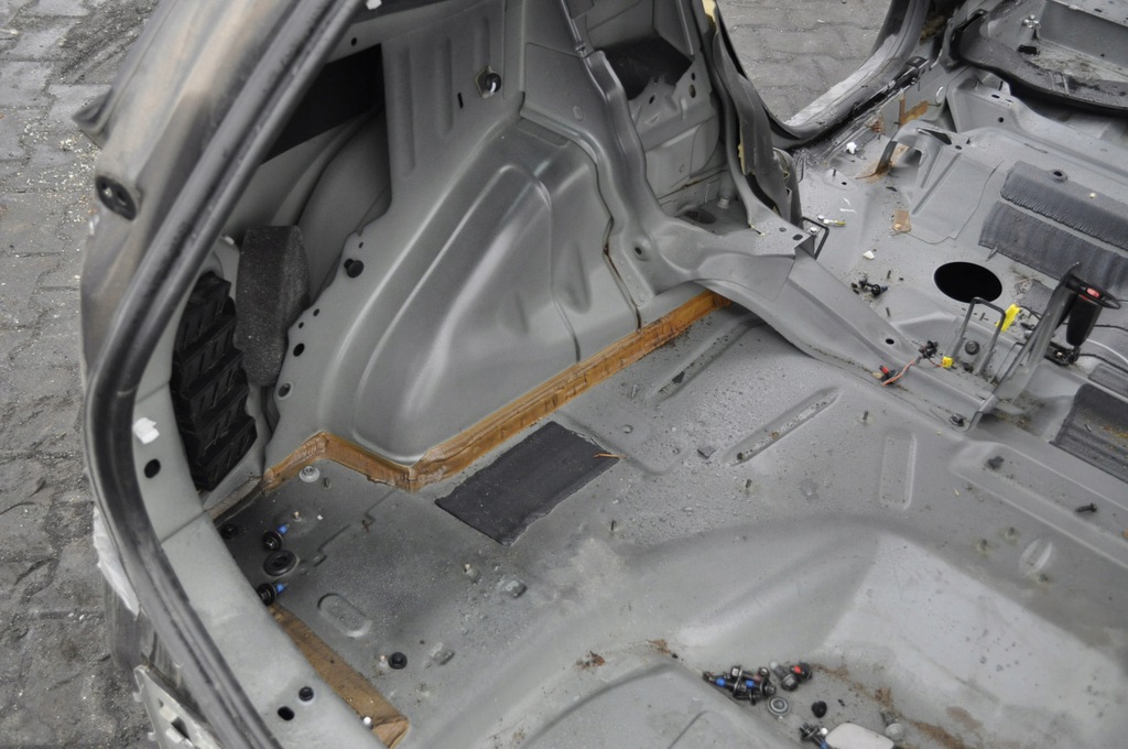 volvo v60 corte aleta izq.  trasero ($)