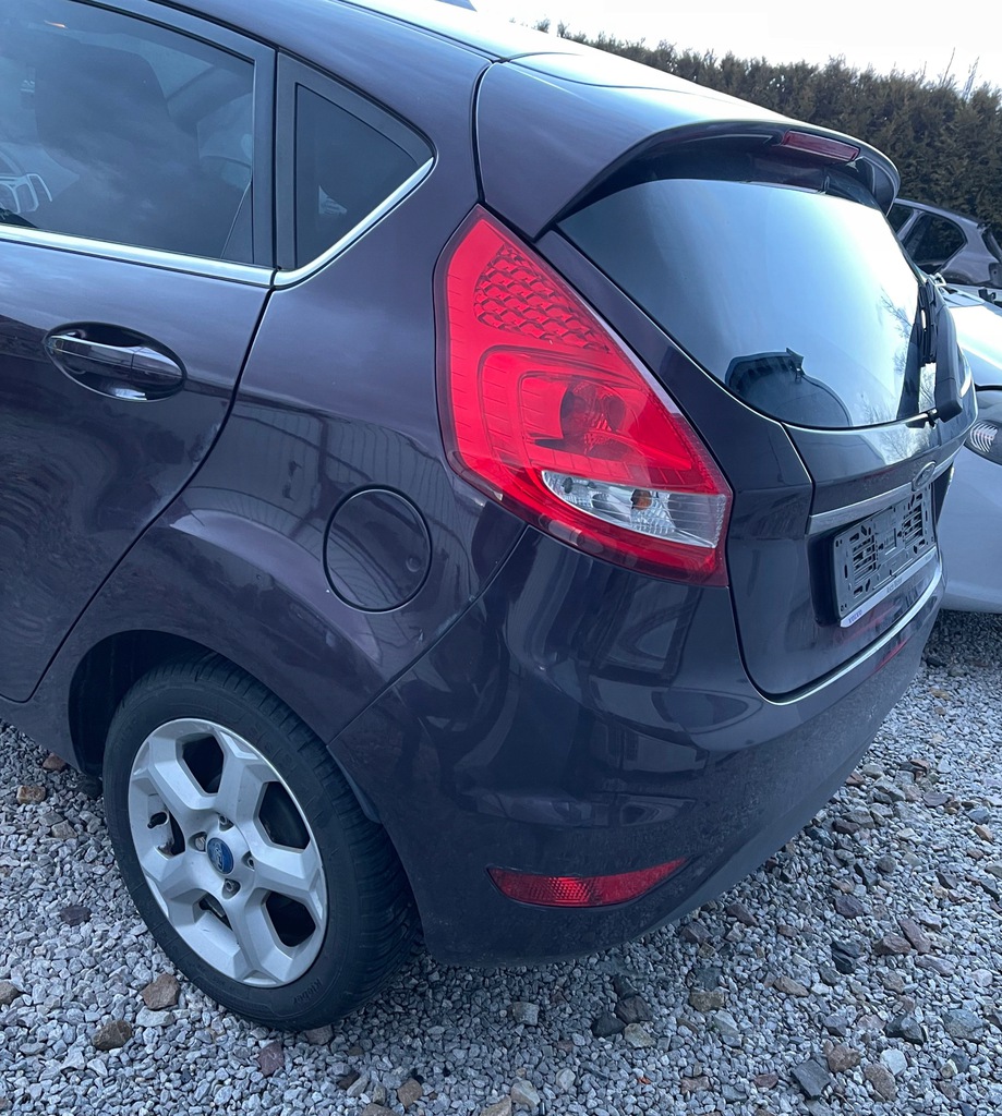 fiesta mk7 aleta corte der.  trasero kolor 39 ($)