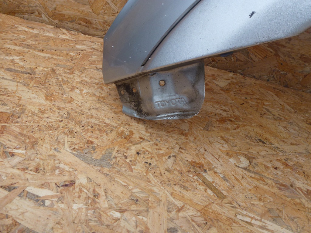 aleta izq.  toyota rav4 ii 02 05 original ($)