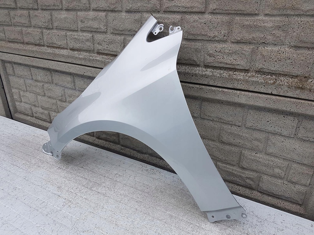 corolla hb e21 e210 xii 2019 2021 aleta izq.  ($)